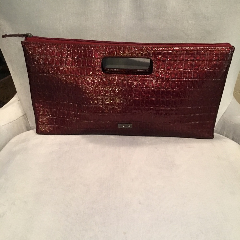 Xoxo clutch
